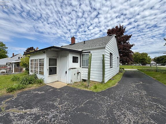 3rd image of 605 Gardner St