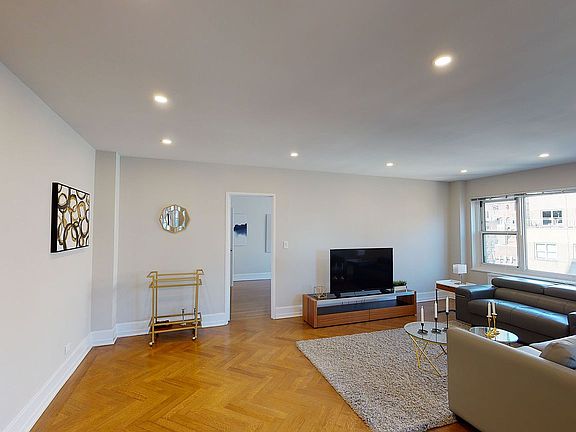 4th image of 30 Park Ave APT 20F