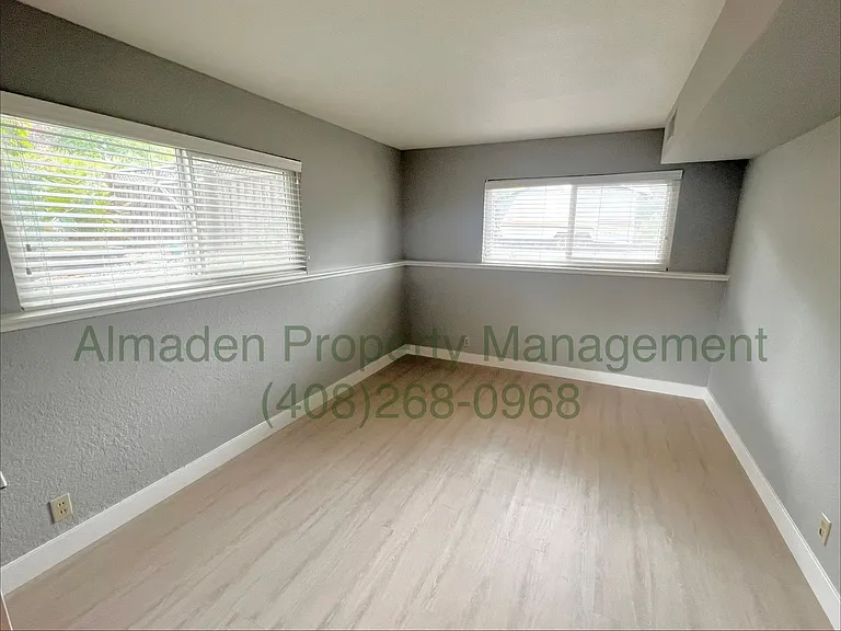 1096 Polk Ave — Photo 14