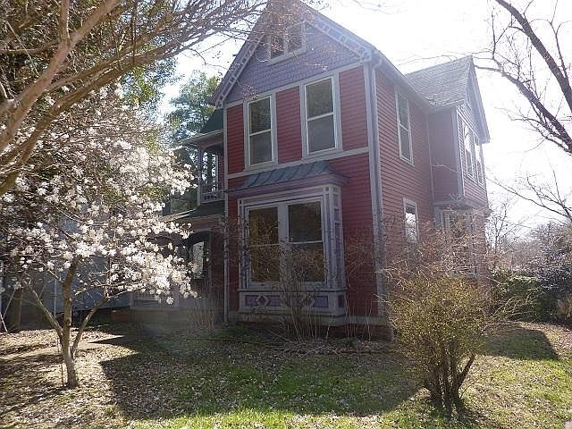 1st image of 1802 NE Washington Ave