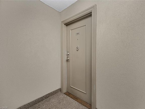 4th image of 975 Warwick Ct #1501
