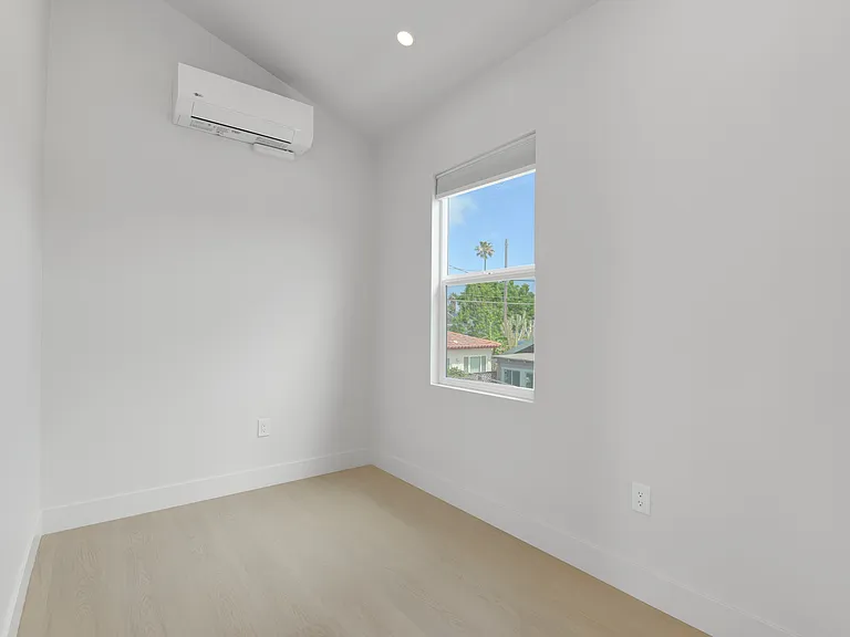 4718 Muir Ave — Photo 11