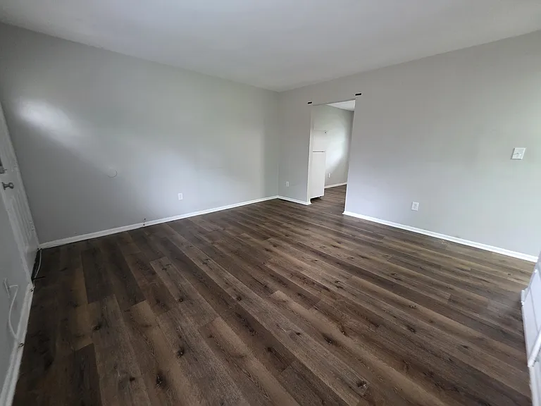 2404 Velma Ave — Photo 6