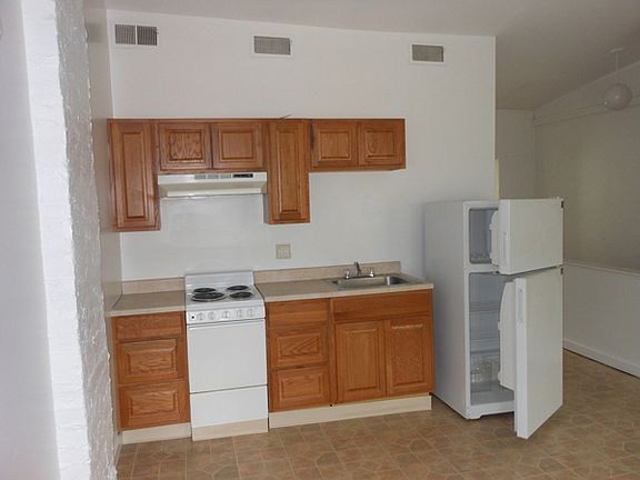 3rd image of 510 W 9th St APT 3
