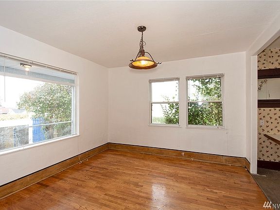 5th image of 302 S Wright Ave