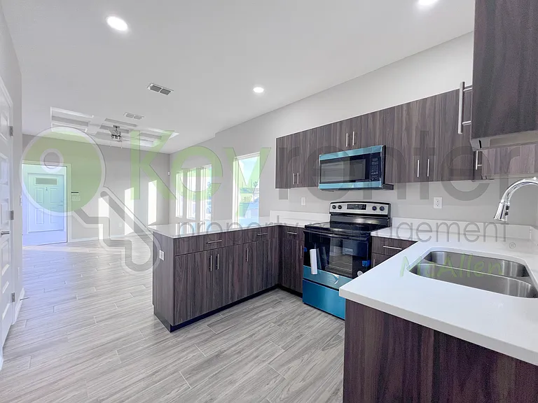 4104 Walnut Ave #4 — Photo 9