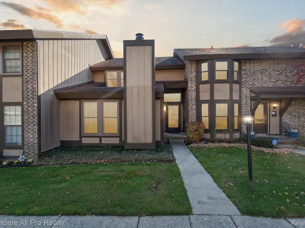 25276 Maplebrooke Dr, Southfield, MI 48033