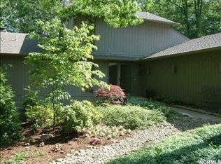 16799 Woodleaf Rd, Strongsville, OH 44136