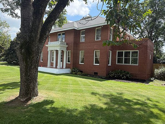 2nd image of 2901 Summerville Rd