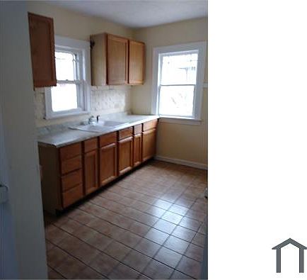 5th image of 210 Bayliss Ave