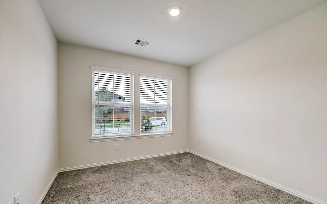 3 bed, 1923 sqft, $2,550 — Photo 3