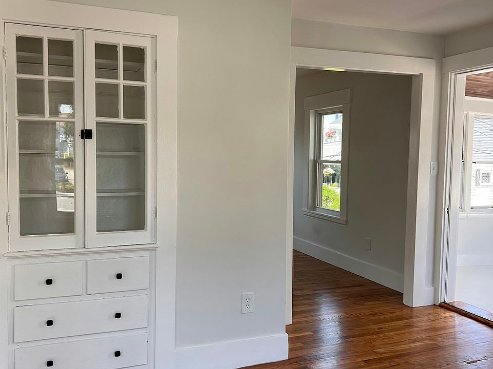 Built in dinning room