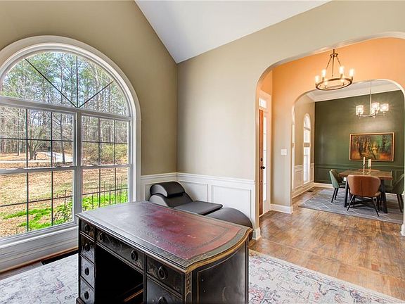 5th image of 384 Minix Rd