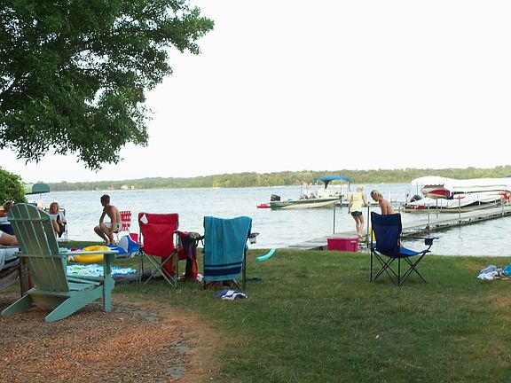 Just a few blocks away there is a beach and very nice picnic area on Lake Minn