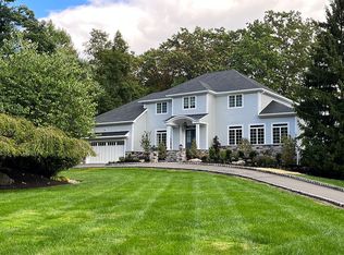 16 Ravenswood Ln, Scotch Plains, NJ 07076