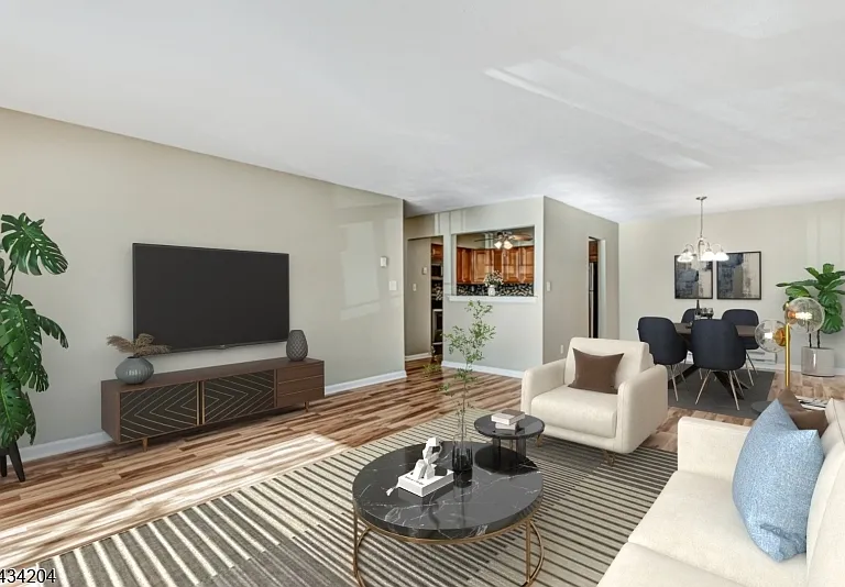 798 Eves Dr #2R — Photo 1