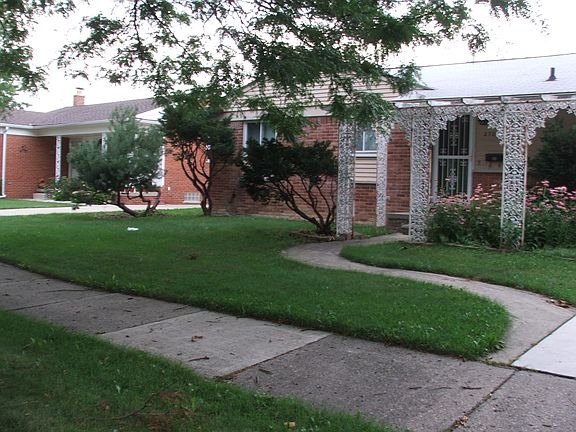 3rd image of 27036 Kennedy St