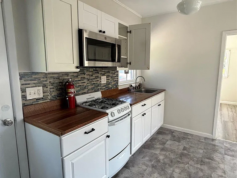 1572 Main Rd — Photo 6