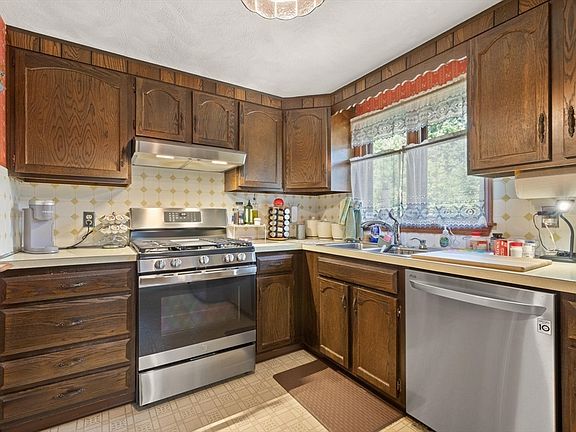 3rd image of 35 Marston St
