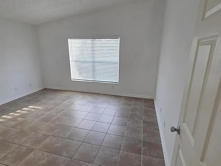 7093 Middlebury Dr — Photo 9
