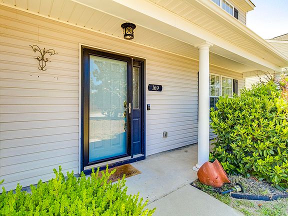4th image of 169 Fox Grove Cir