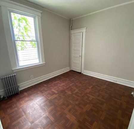 4th image of 33-35 Seymour Ave