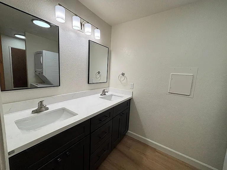819 Adams Ter #A — Photo 21