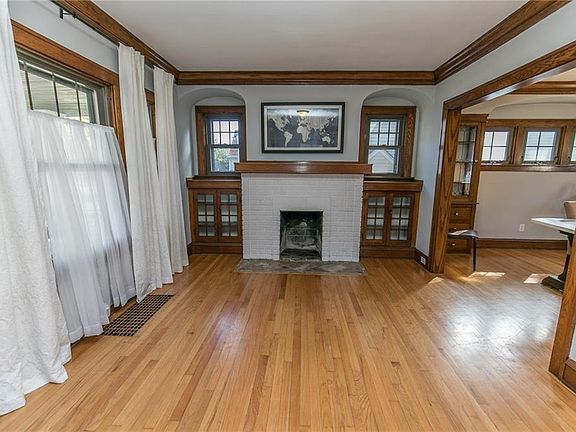4th image of 16305 Westdale Ave