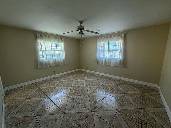 2nd image of 605 SE 13th Ter APT B