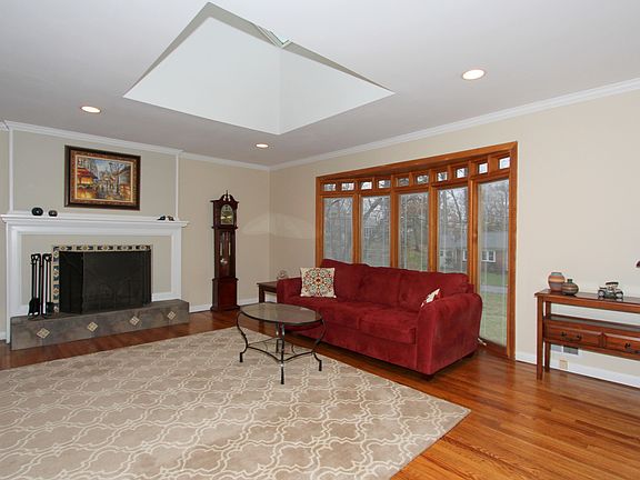 2nd image of 108 Lily Pond Ln
