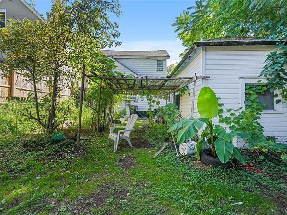 4th image of 1317 Butternut St