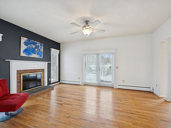 3rd image of 4476 Noyac Rd