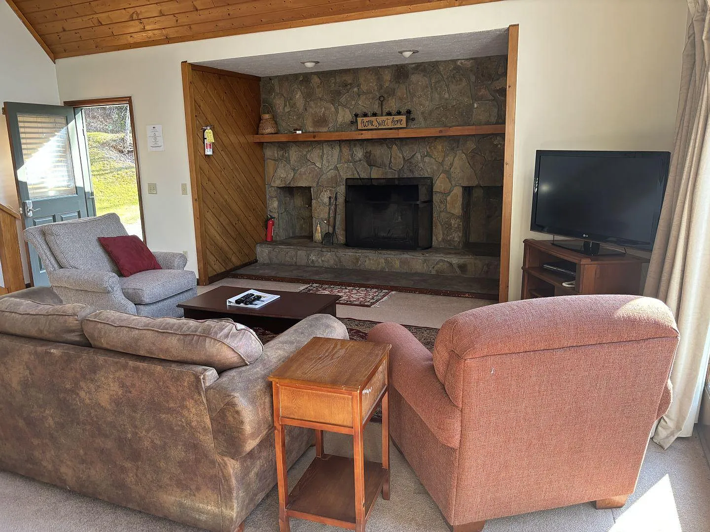 417 Chalet Village Ln — Photo 4