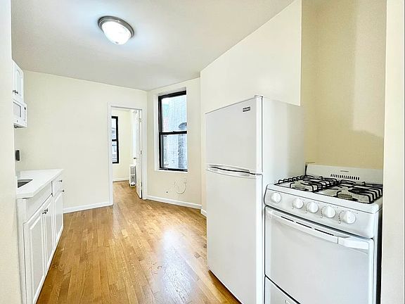 4th image of 239 W 15th St APT 5RW
