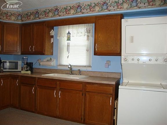 5th image of 1181 Carman St