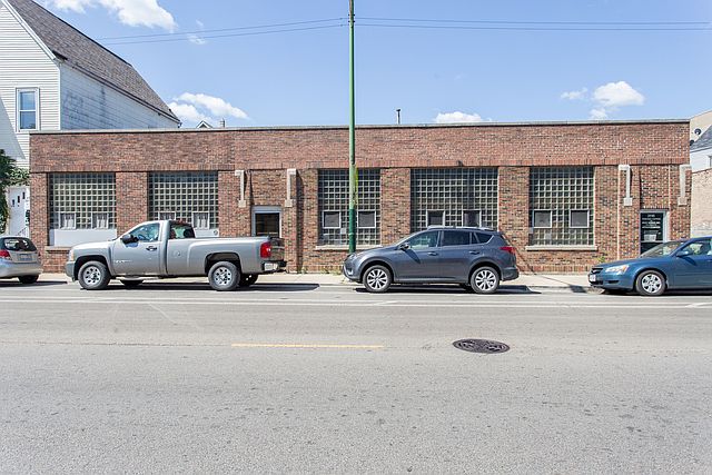 1st image of 3118 N Clybourn Ave