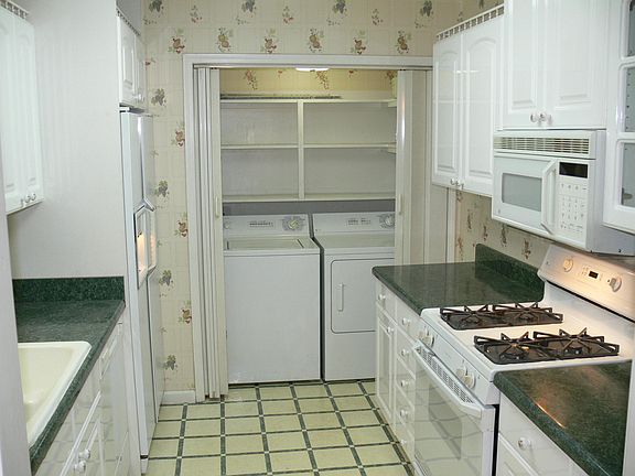 3rd image of 1603 Augusta Dr #1603