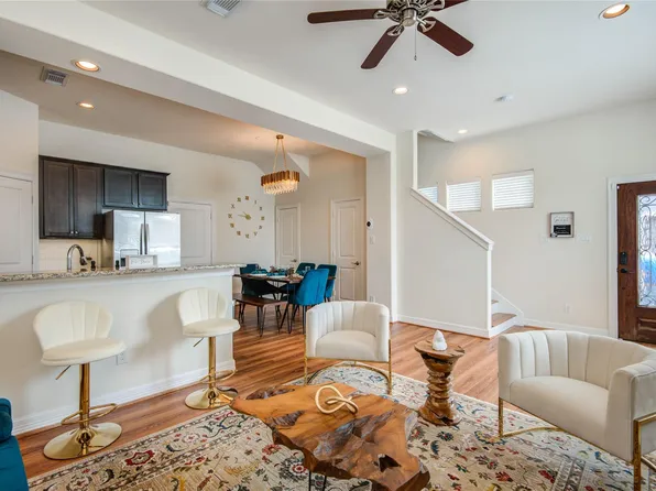 738 Link Rd, Houston, TX 77009
