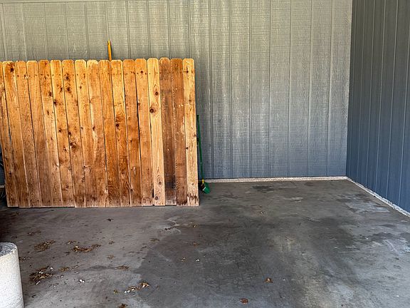 4th image of 605 N Pine Ave