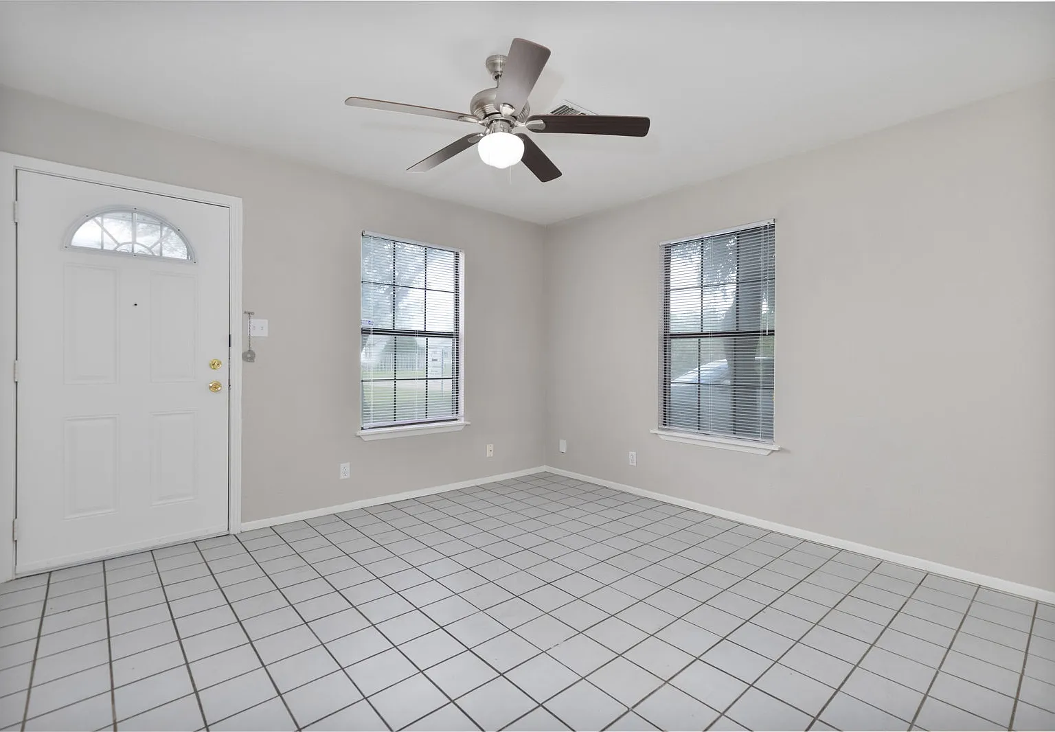 2 bed, 900 sqft, $1,050 — Photo 3