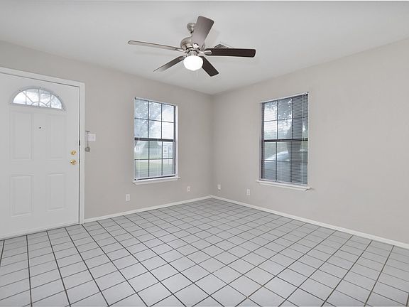 3rd image of 927 W Formosa Blvd APT 4