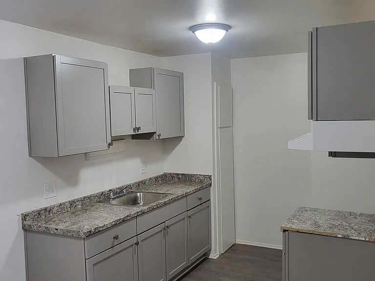 Falcon Crest Apartments — Photo 16