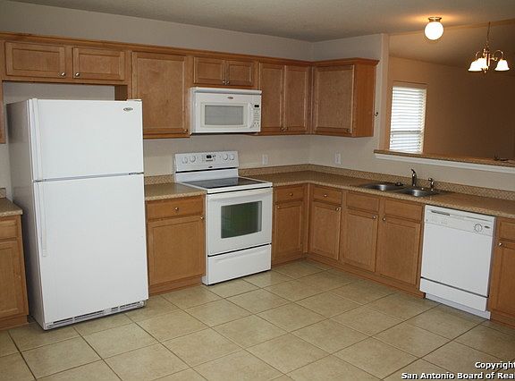 5th image of 545 Roadrunner Ave