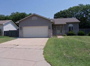 1914 N Shefford Ct, Wichita, KS 67212