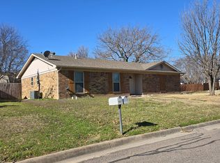 561 NW Douglas St, Burleson, TX 76028