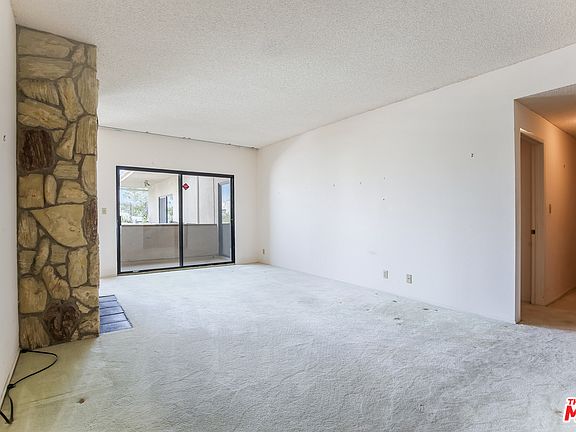 3rd image of 1944 Glendon Ave APT 305