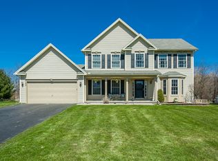 382 Whispering Pines Cir, Rochester, NY 14612