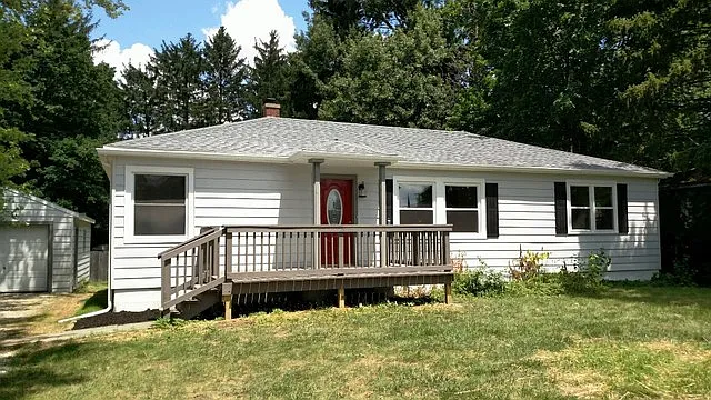 1404 W John St photo 1