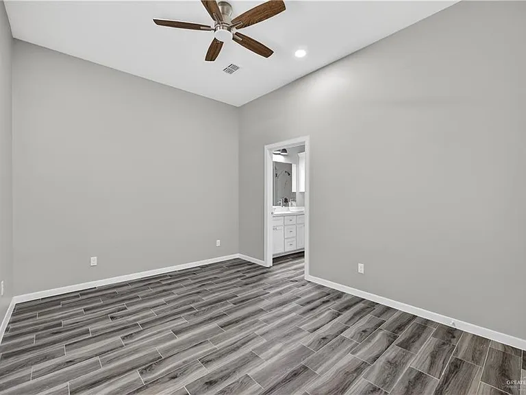 704 W 25th St — Photo 3
