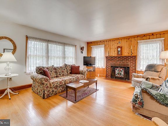 4th image of 105 Hamilton St